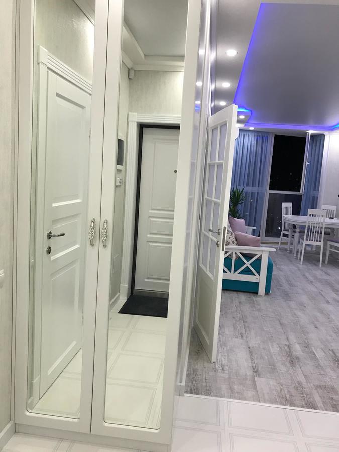 Luxe Apartment On Drahomanova Kiev Dış mekan fotoğraf